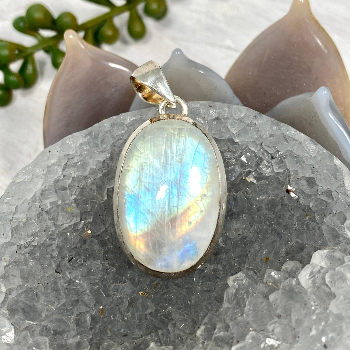 Moonstone oval pendant KPGJ2795 - Nature's Magick