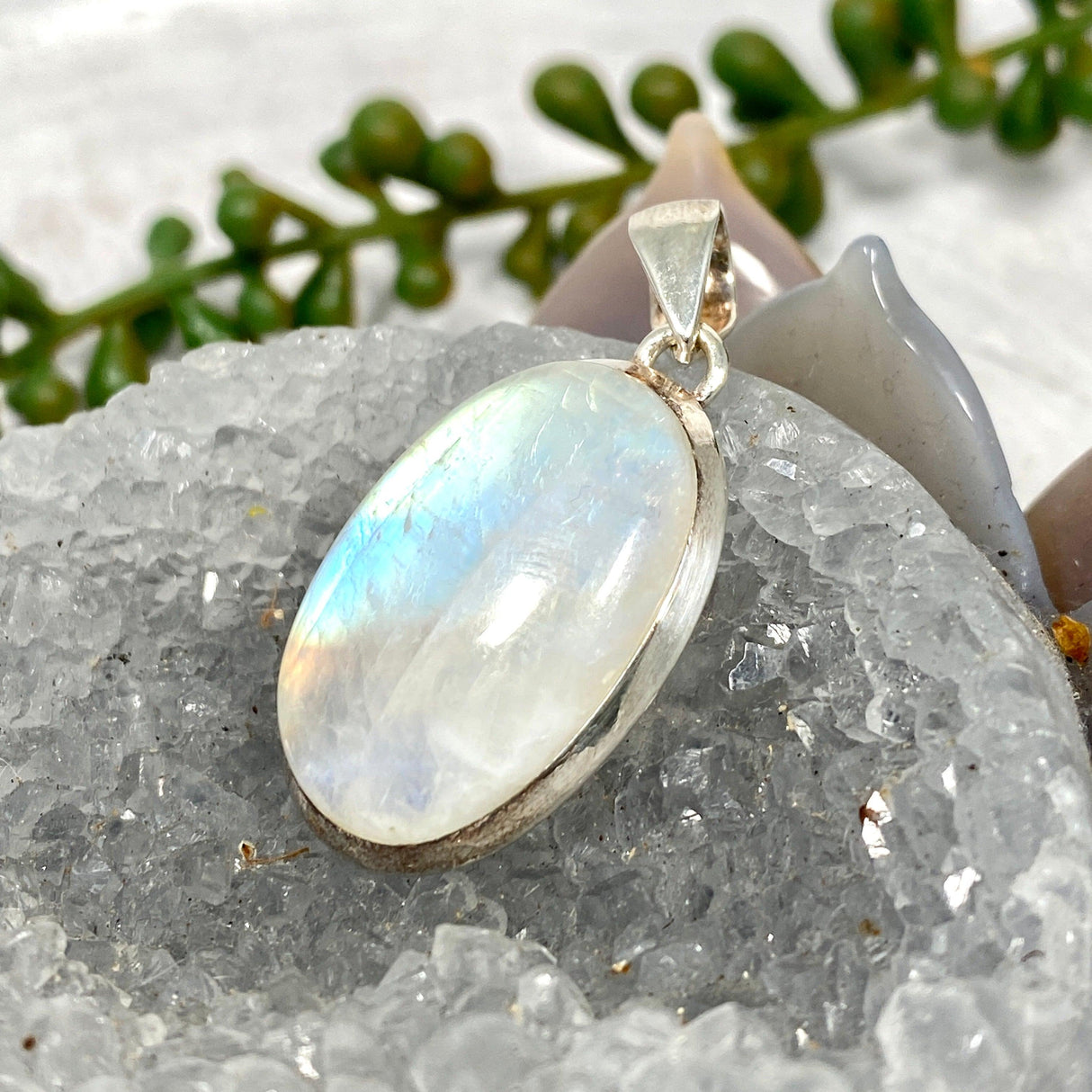 Moonstone oval pendant KPGJ2795 - Nature's Magick