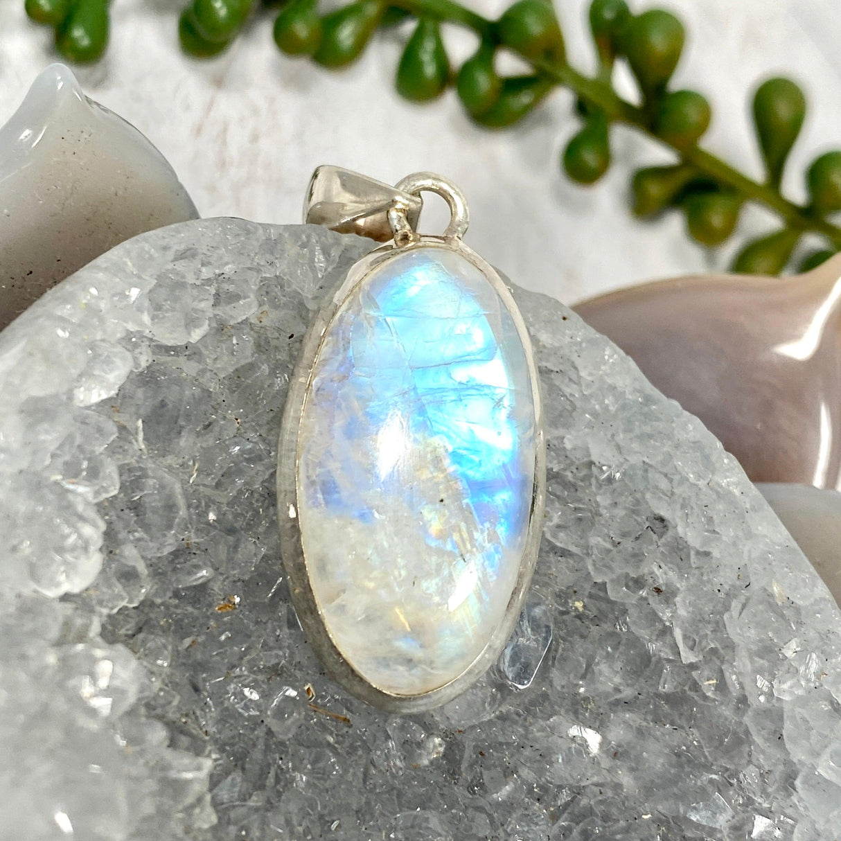 Moonstone oval pendant KPGJ2898 - Nature's Magick