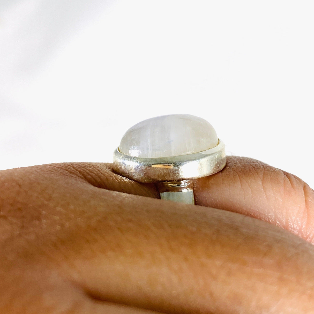 Moonstone Oval Ring s.11 KRGJ3014 - Nature's Magick