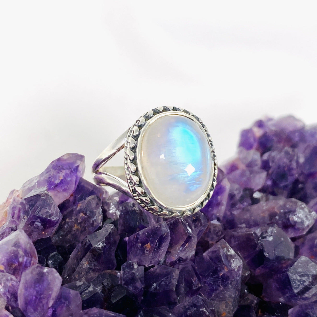 Moonstone Oval Ring s.6 KRGJ3030 - Nature's Magick