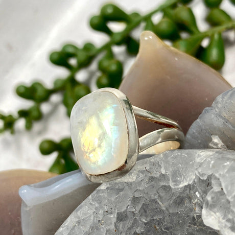 Moonstone rectangular ring s.8 KRGJ2187 - Nature's Magick