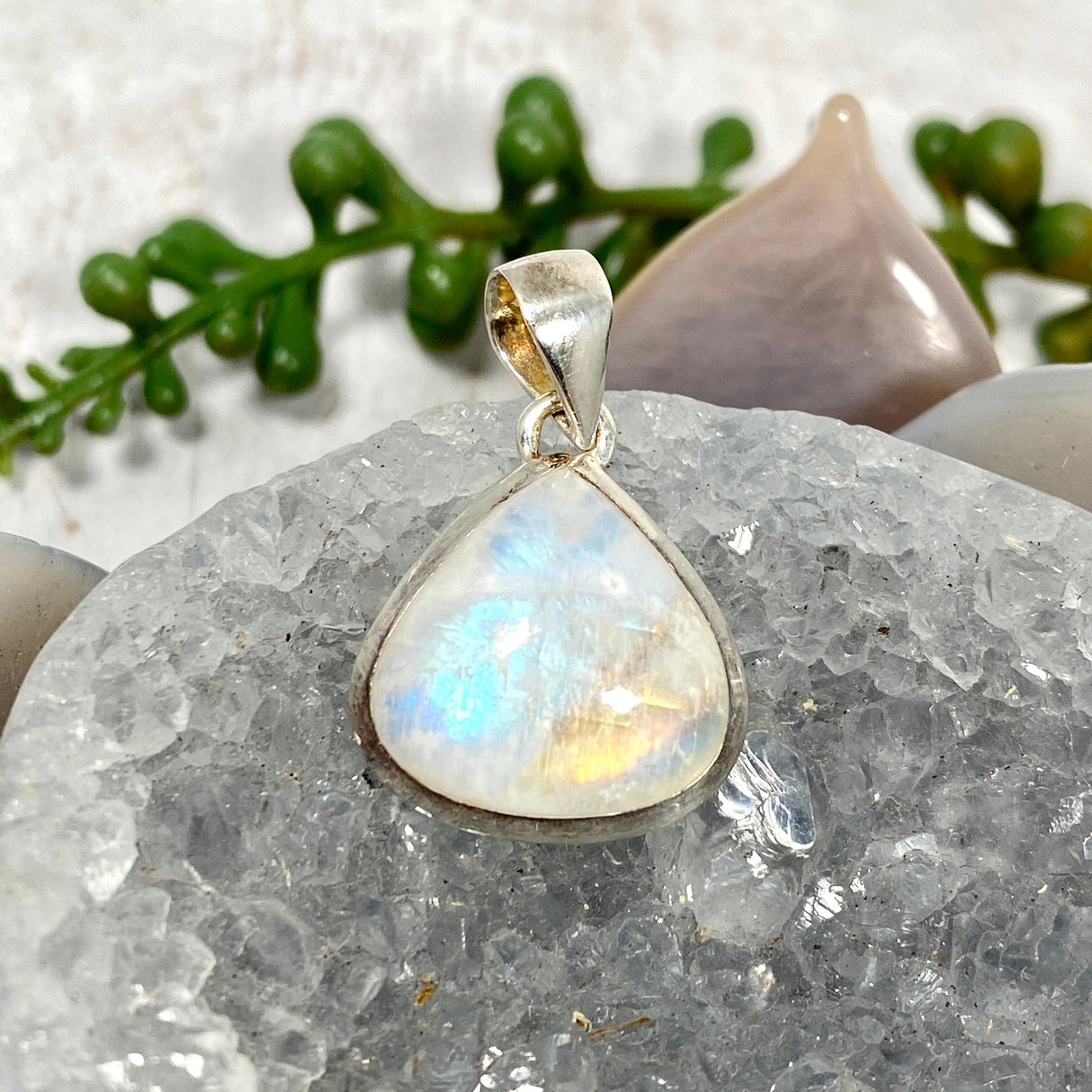 Moonstone teardrop pendant KPGJ2793 - Nature's Magick