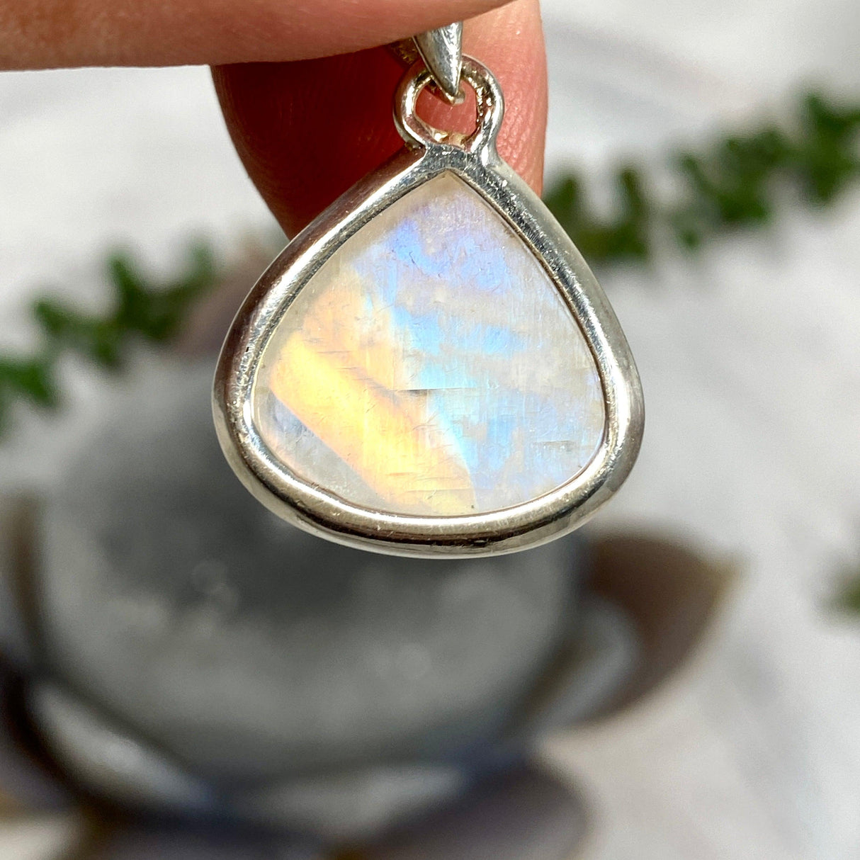 Moonstone teardrop pendant KPGJ2793 - Nature's Magick