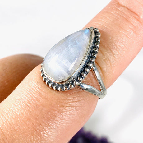 Moonstone Teardrop Ring with Silver Detailing s.9 KRGJ3019 - Nature's Magick