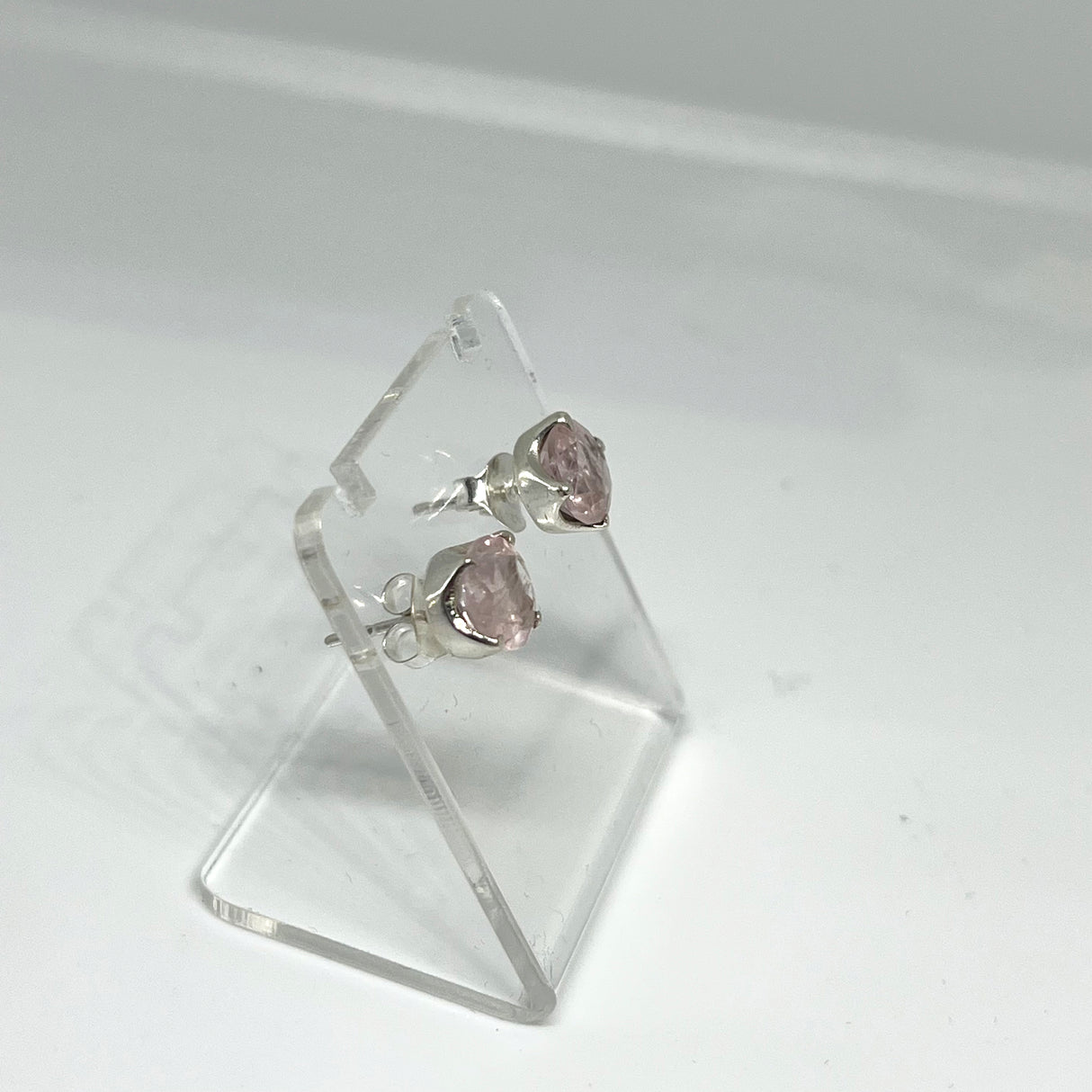 Morganite  Round Faceted Gemstone 4-claw Set Stud Earring PSE012