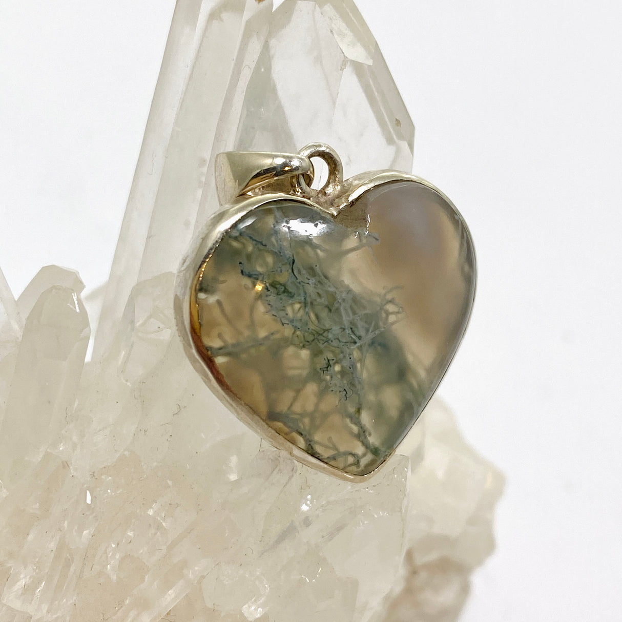 Moss Agate Heart Cabochon Pendant in a Hammered Setting KPGJ4703
