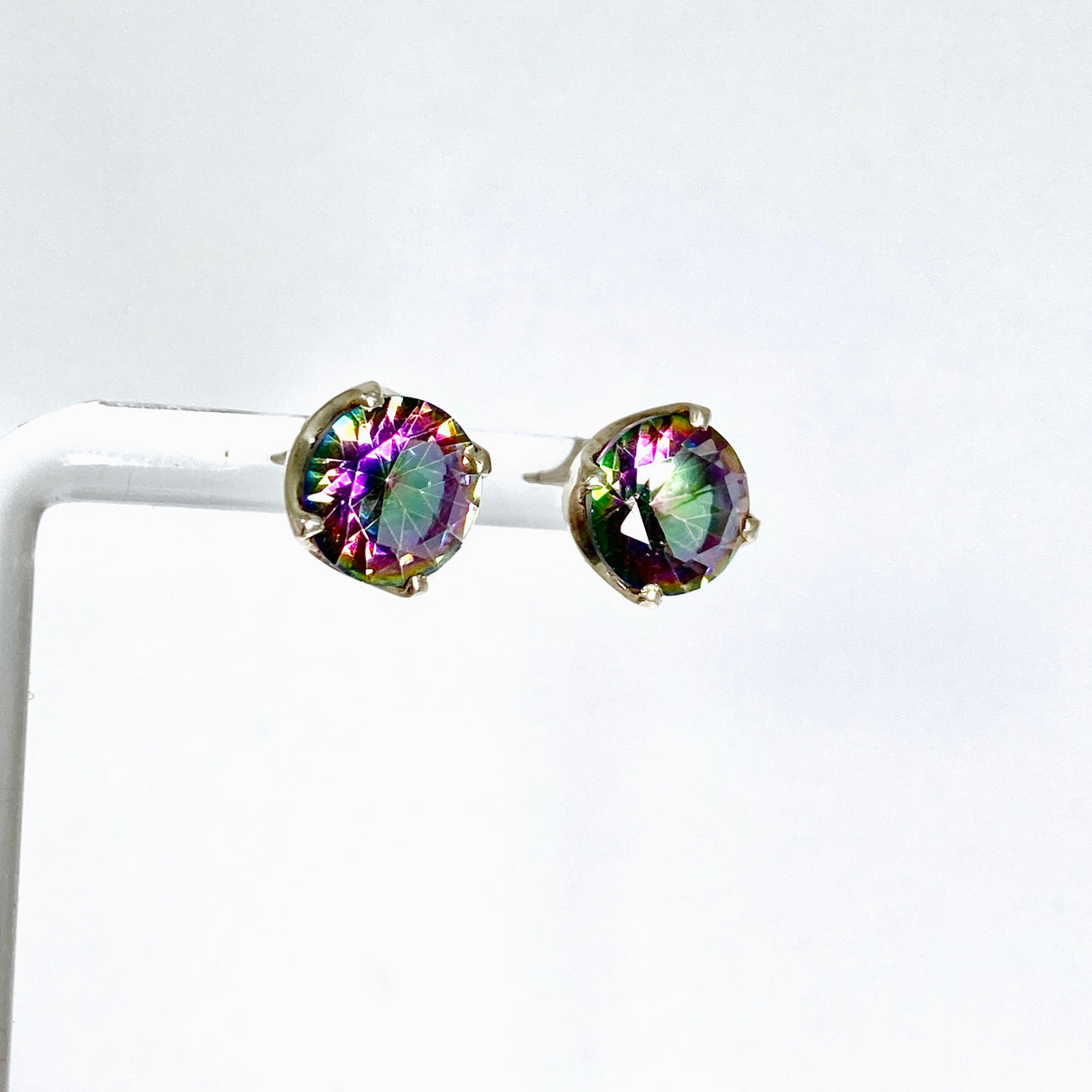 Mystic Glass Round Faceted 4 Claw Set Earrings PSE042