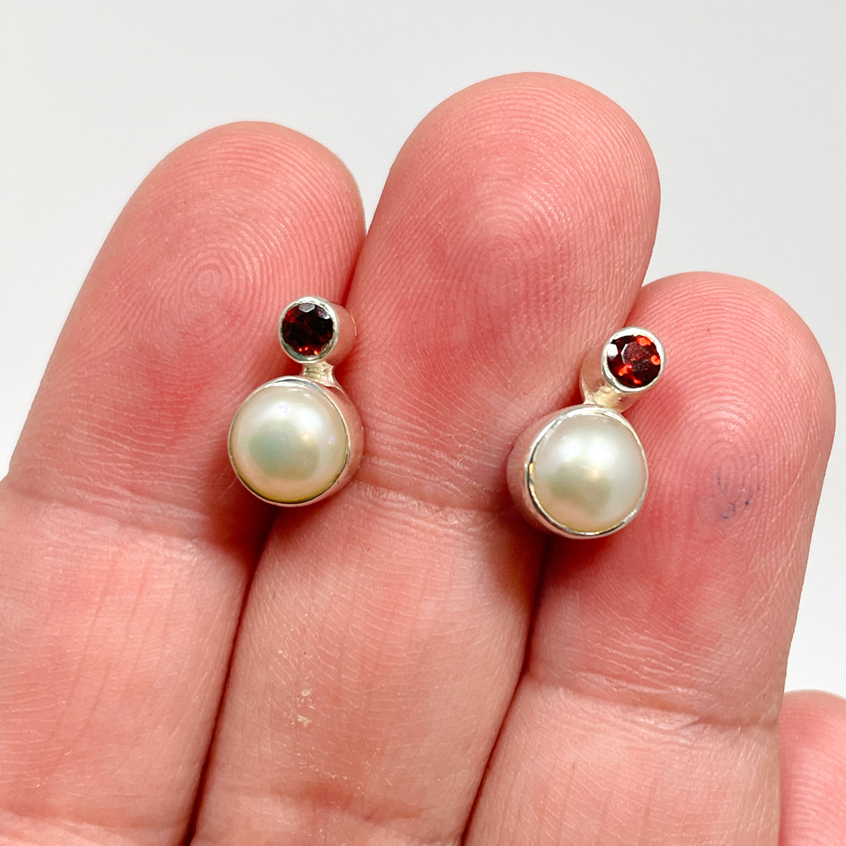 Pearl and Garnet studs S259-GAR