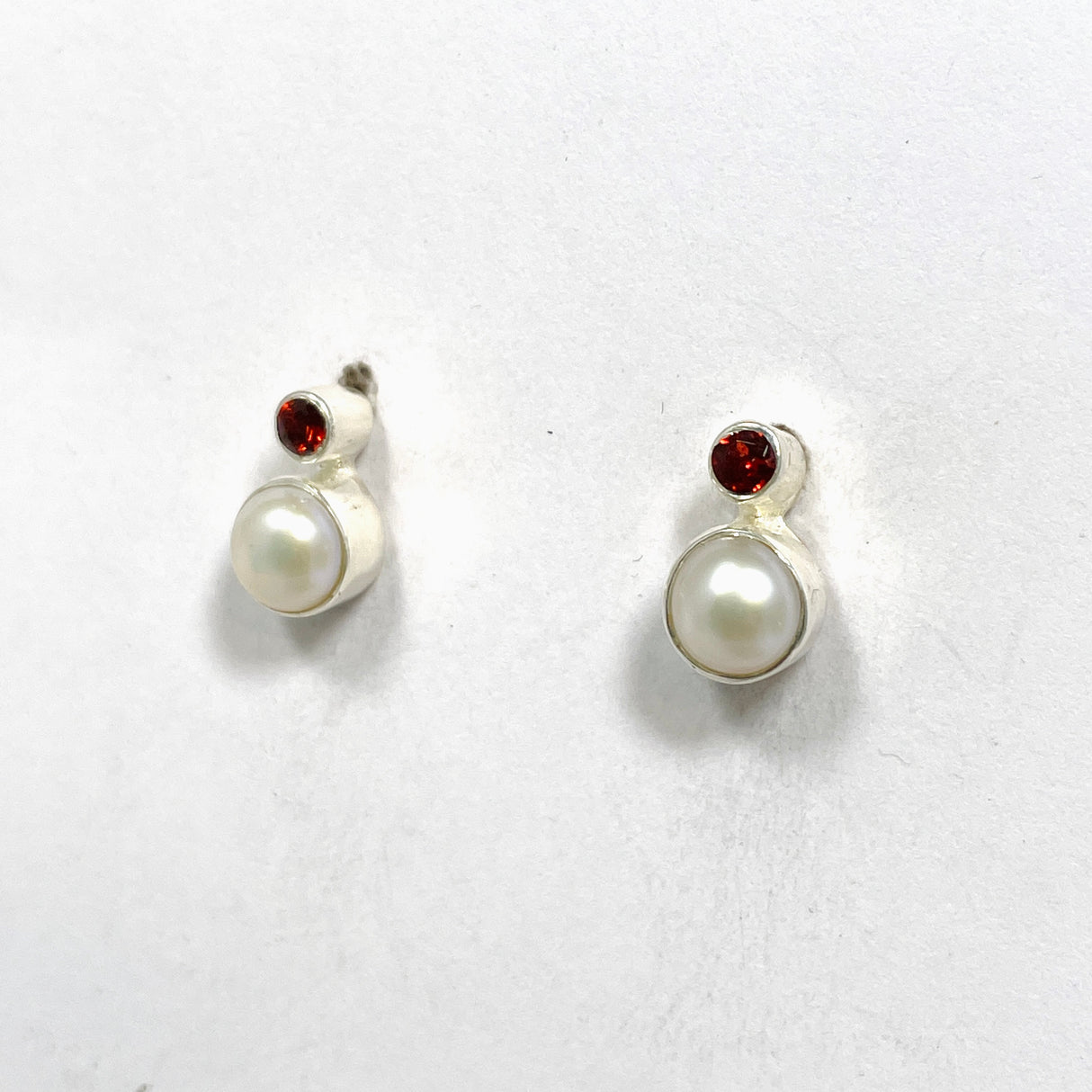 Pearl and Garnet studs S259-GAR