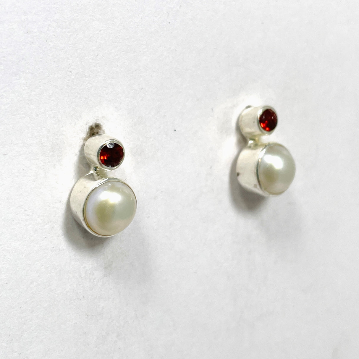 Pearl and Garnet studs S259-GAR