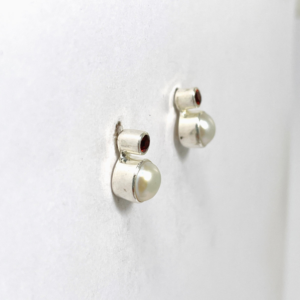 Pearl and Garnet studs S259-GAR