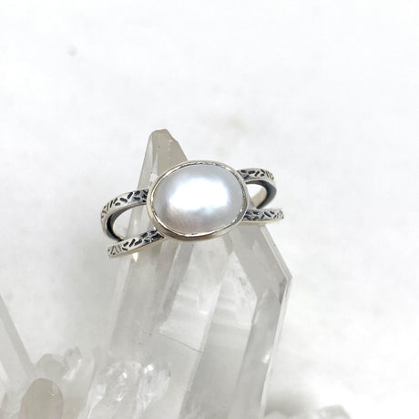 Pearl Oval Decorative Split Band Ring R3861 - Nature's Magick