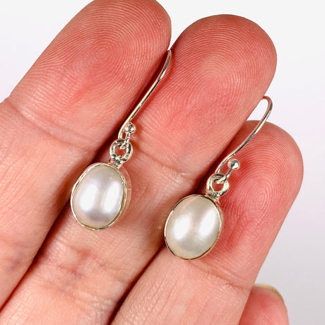 Pearl oval earrings E2672 - Nature's Magick