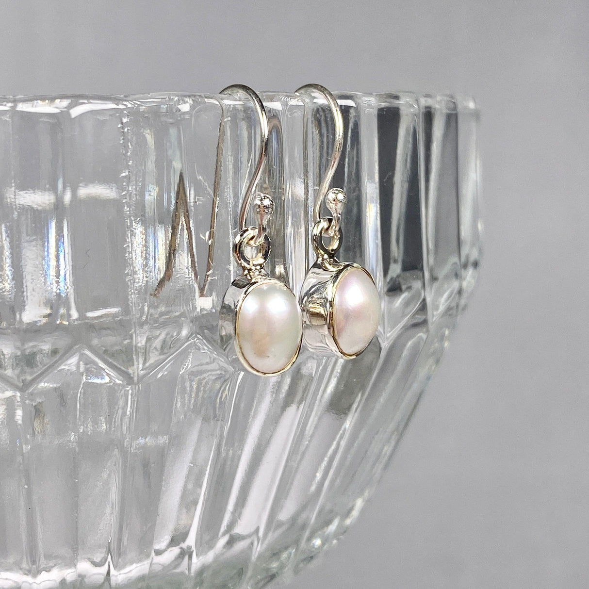 Pearl petite oval earrings R2363-PLO - Nature's Magick