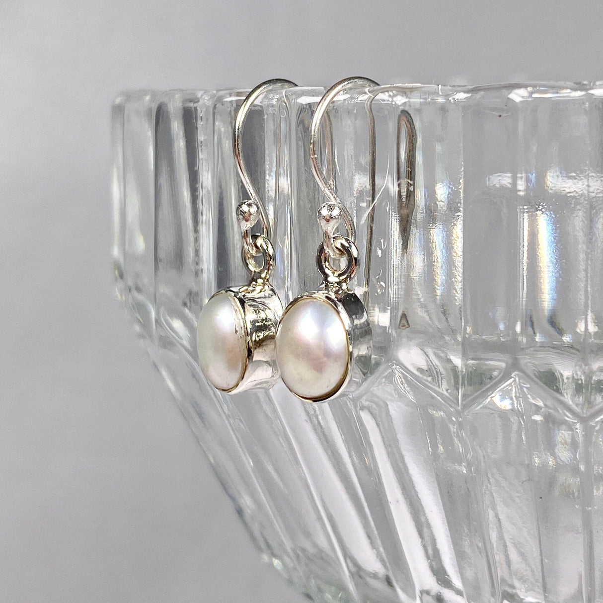 Pearl petite oval earrings R2363-PLO - Nature's Magick