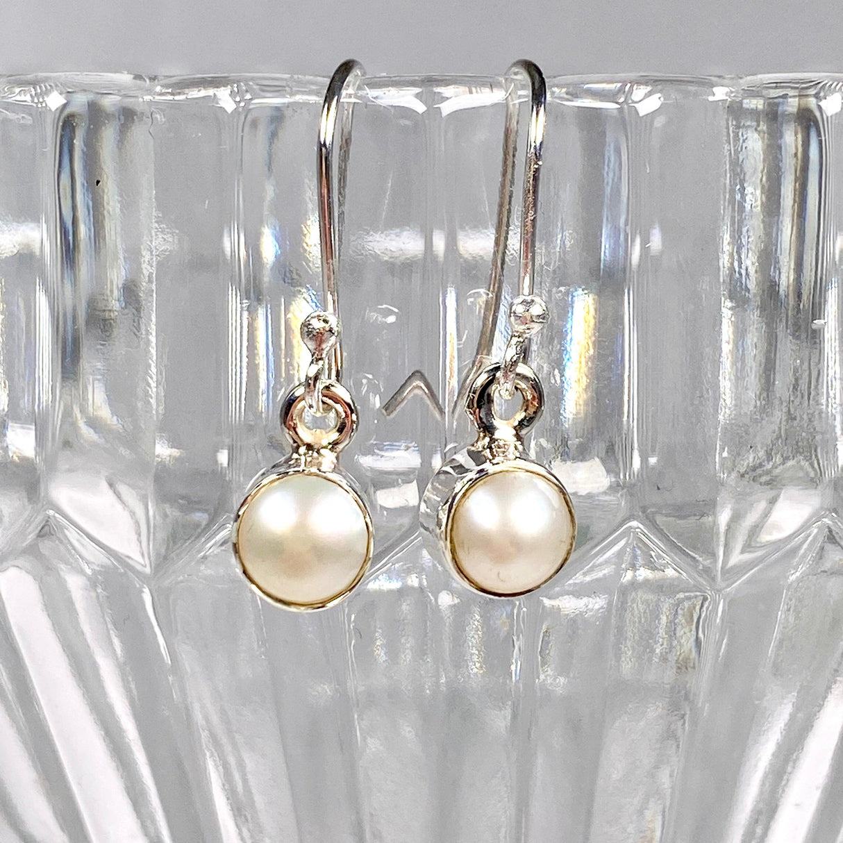 Pearl petite round earrings R2363-PLC - Nature's Magick