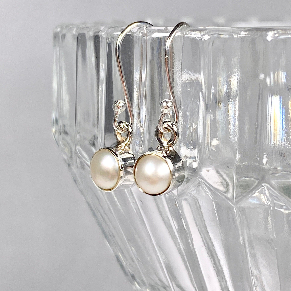 Pearl petite round earrings R2363-PLC - Nature's Magick