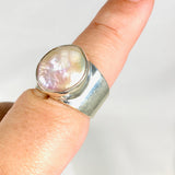 Pearl round ring with thick band s.9 KRGJ2935 - Nature's Magick