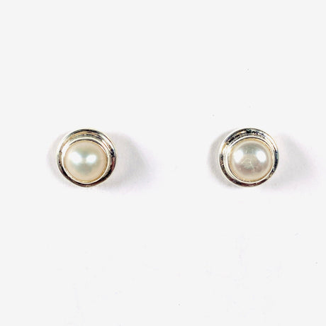 Pearl round studs KEGJ1367 - Nature's Magick