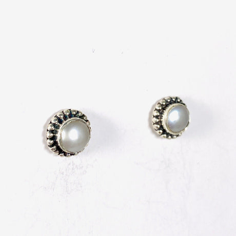 Pearl studs S250 - Nature's Magick