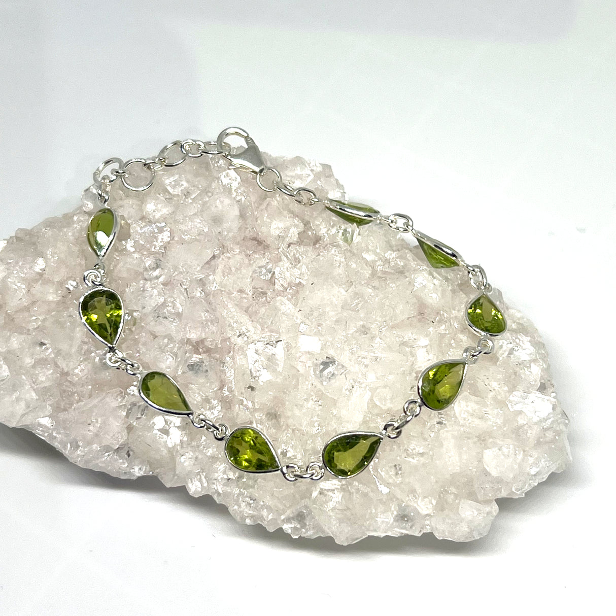 Peridot faceted gemstones in 925 silver bezel setting bracelet PBGJ020