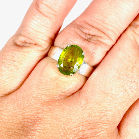 Peridot oval faceted ring s.10 PRGJ292 - Nature's Magick