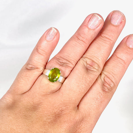 Peridot oval faceted ring s.10 PRGJ292 - Nature's Magick