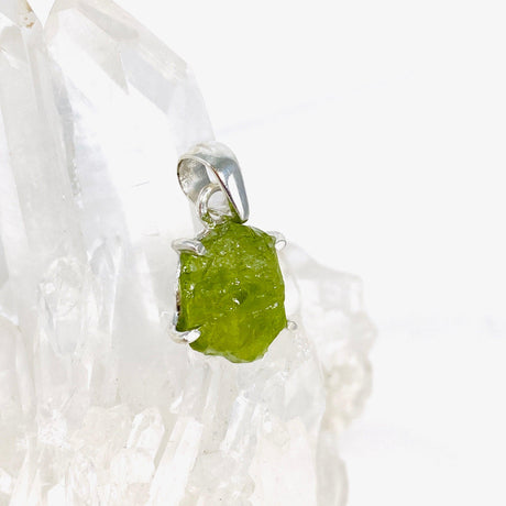 Peridot raw crystal pendant SSGJ-67 - Nature's Magick