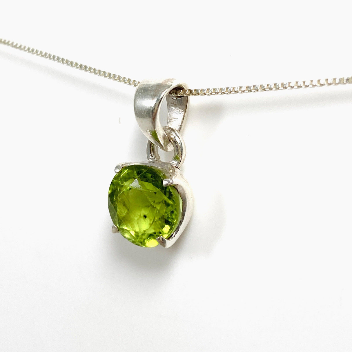 Peridot Round Faceted Pendant PPGJ550 - Nature's Magick