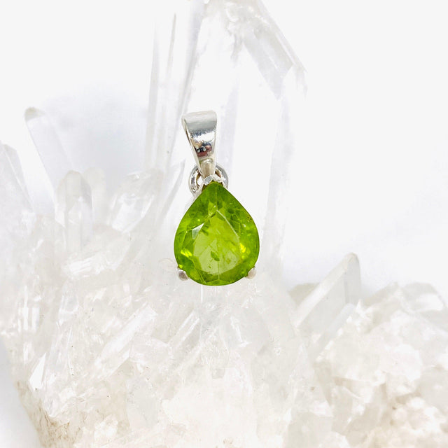 Peridot teardrop faceted petite pendant PPGJ485 - Nature's Magick