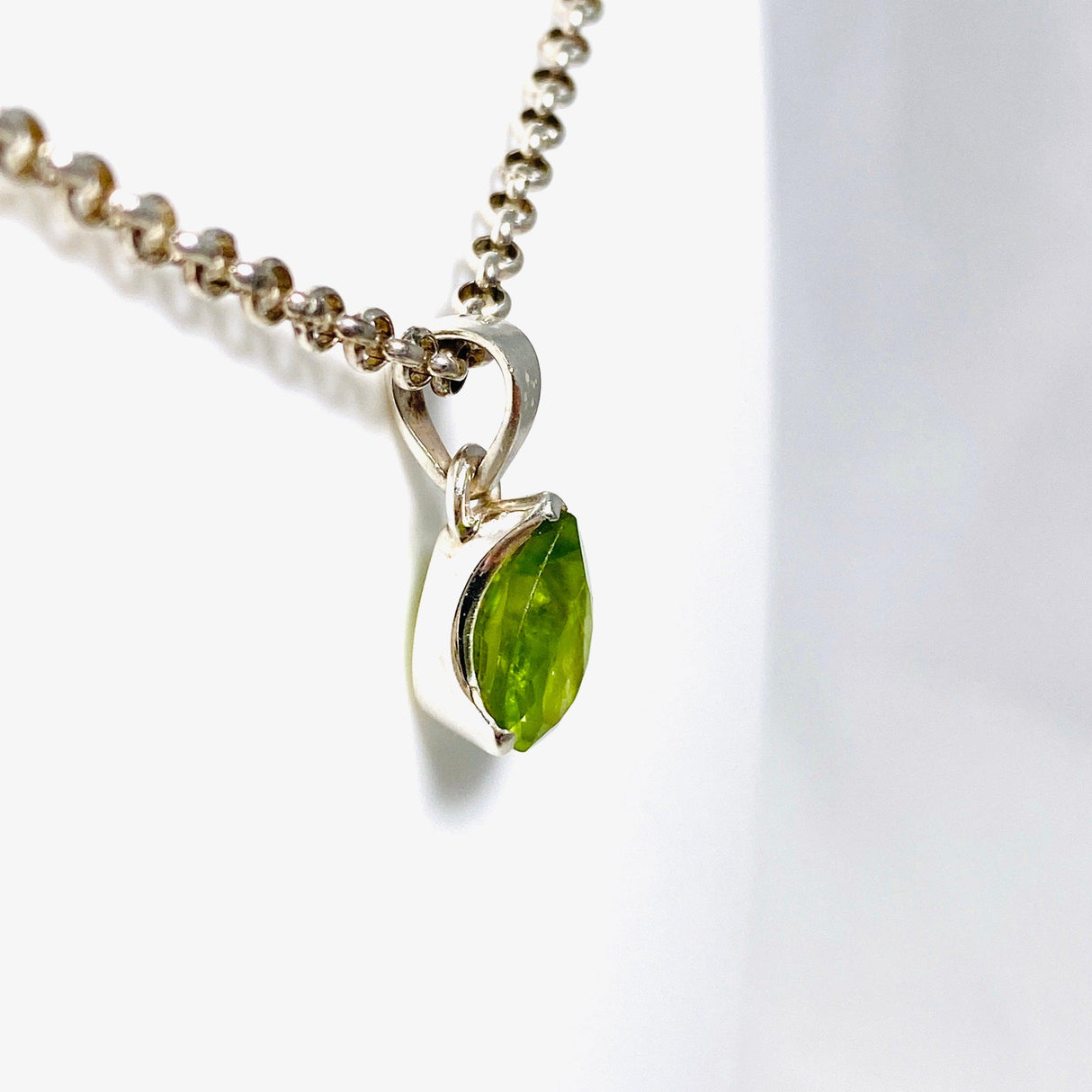 Peridot teardrop faceted petite pendant PPGJ485 - Nature's Magick