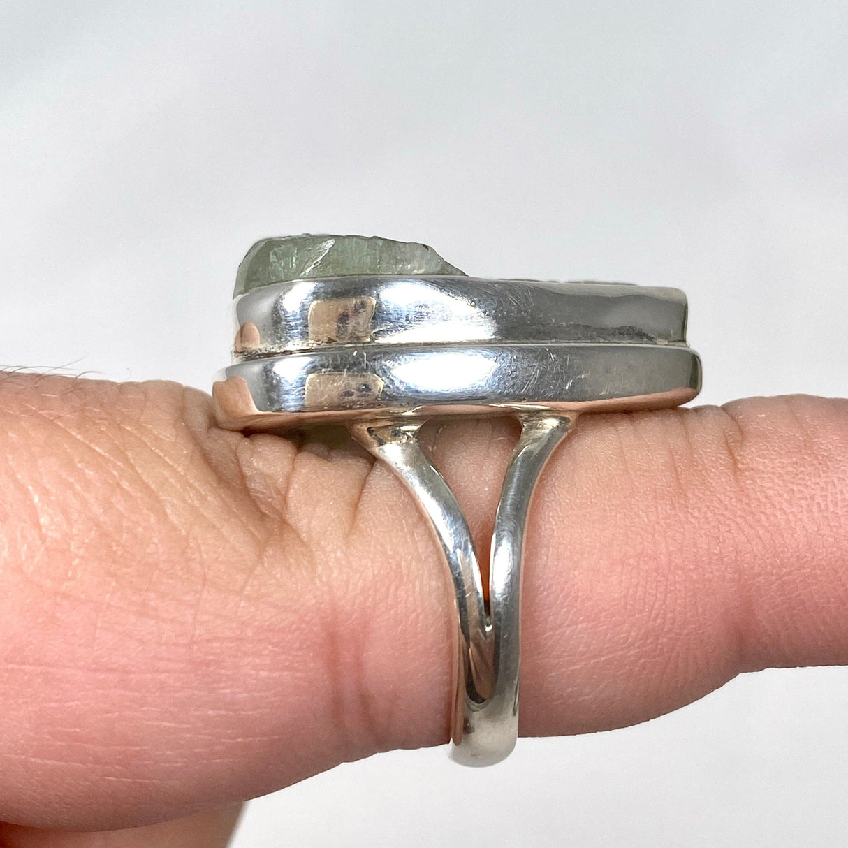 Prehnite oval beaten band ring s.8 KRGJ1266 - Nature's Magick