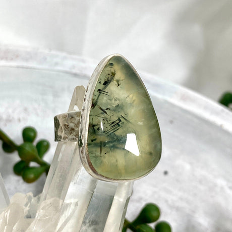 Prehnite teardrop beaten band ring s.9 KRGJ1268 - Nature's Magick