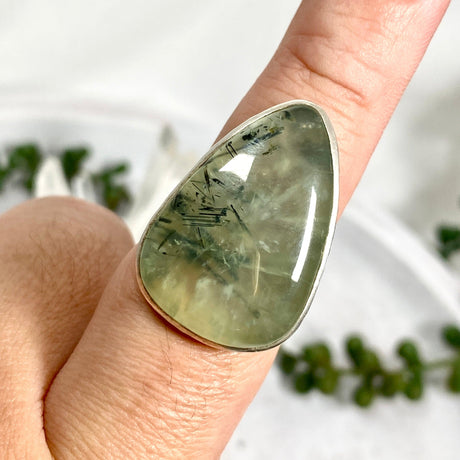 Prehnite teardrop beaten band ring s.9 KRGJ1268 - Nature's Magick