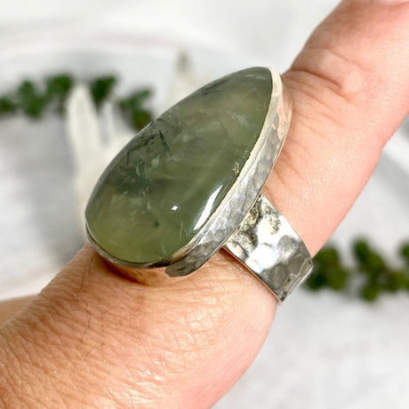 Prehnite teardrop beaten band ring s.9 KRGJ1268 - Nature's Magick