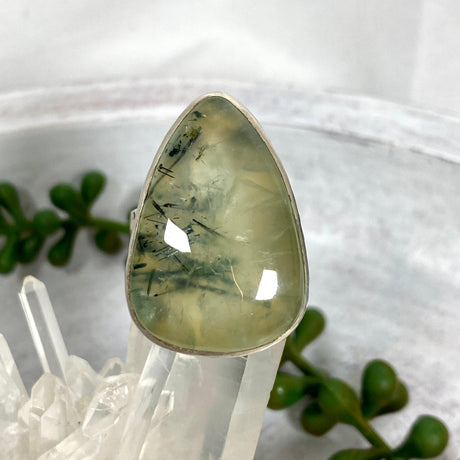 Prehnite teardrop beaten band ring s.9 KRGJ1268 - Nature's Magick