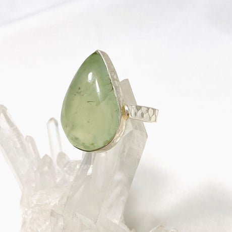 Prehnite Teardrop Hammered Band Ring Size 10 KRGJ3159 - Nature's Magick