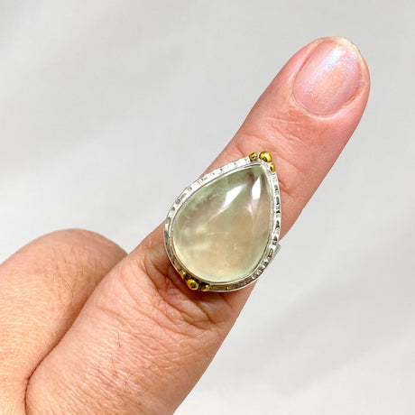 Prehnite Teardrop Hammered Band Ring with Brass Accents Size 7 KRGJ3160 - Nature's Magick