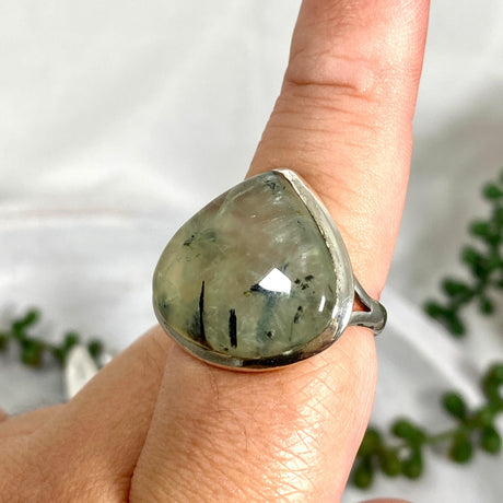 Prehnite teardrop ring s.9 KRGJ2098 - Nature's Magick