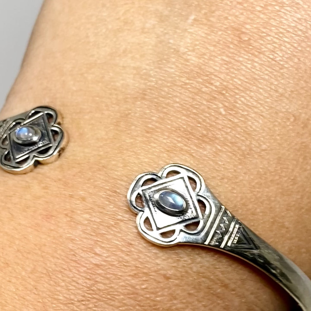 Moonstone Oval Cabochon Decorative Cuff Bangle PBGJ043