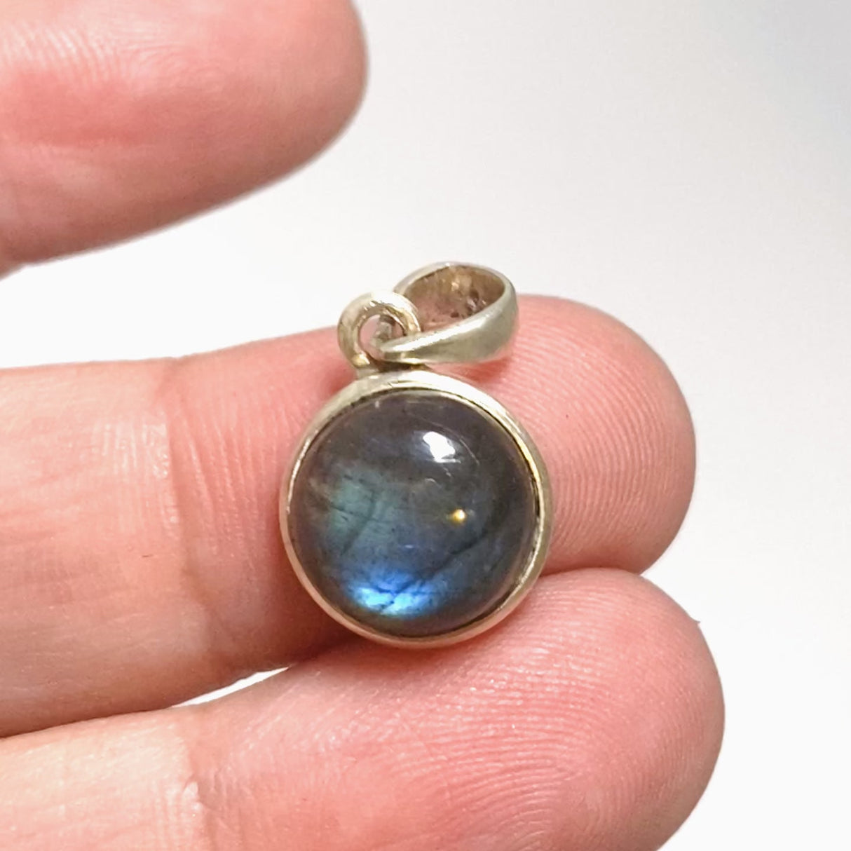 Labradorite Round Cabochon Pendant PPGJ1250