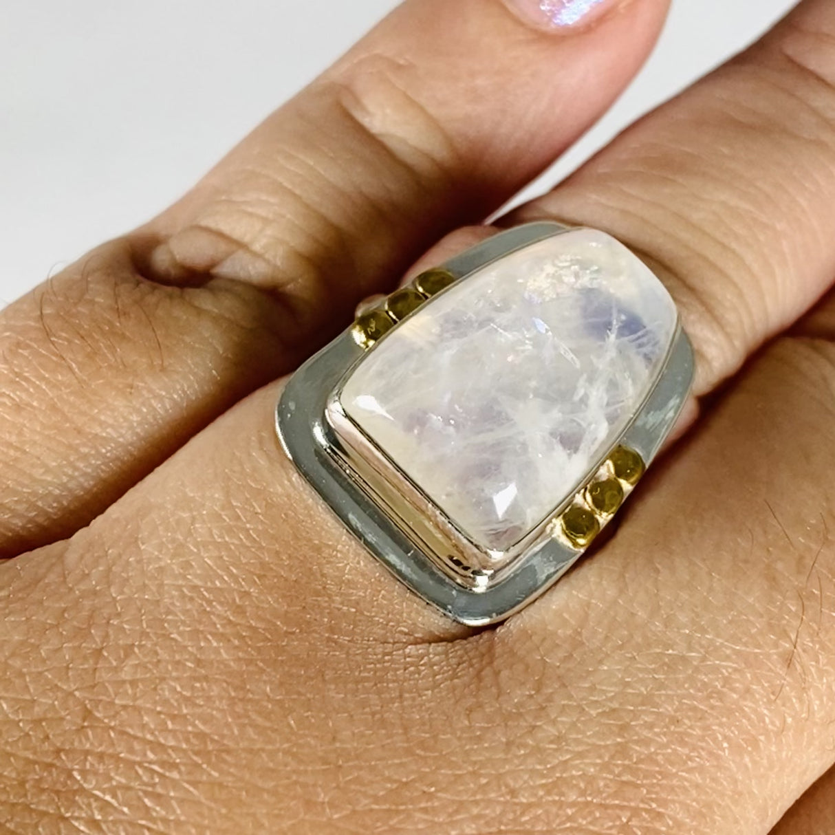 Moonstone Freeform Ring with Brass Detailing s.10 KRGJ3035