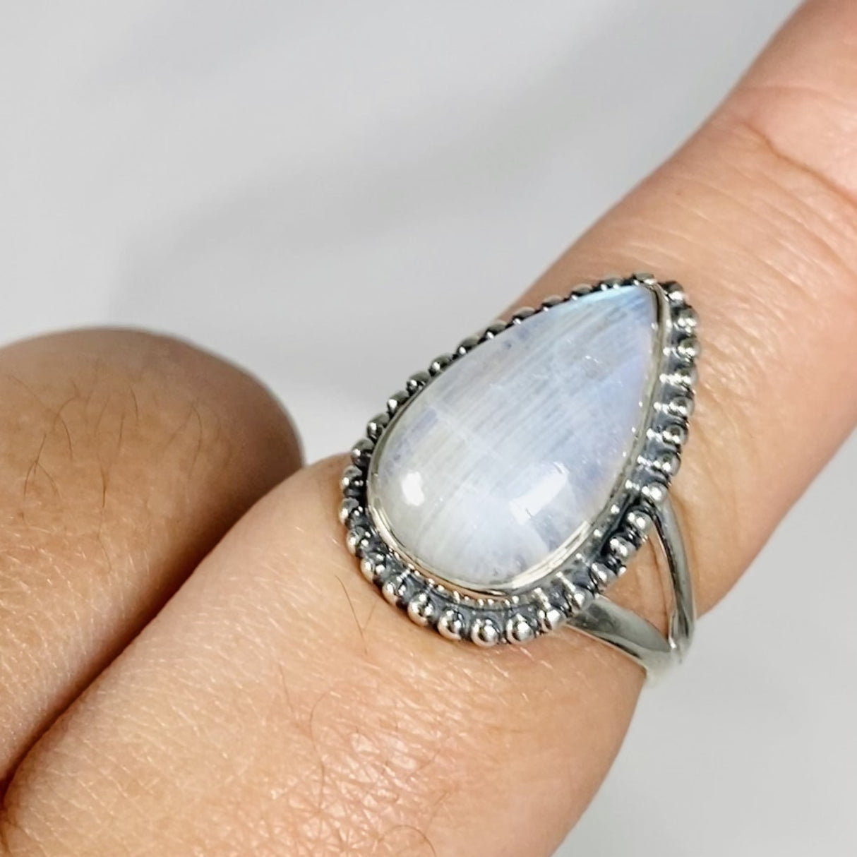 Moonstone Teardrop Ring with Silver Detailing s.9 KRGJ3019