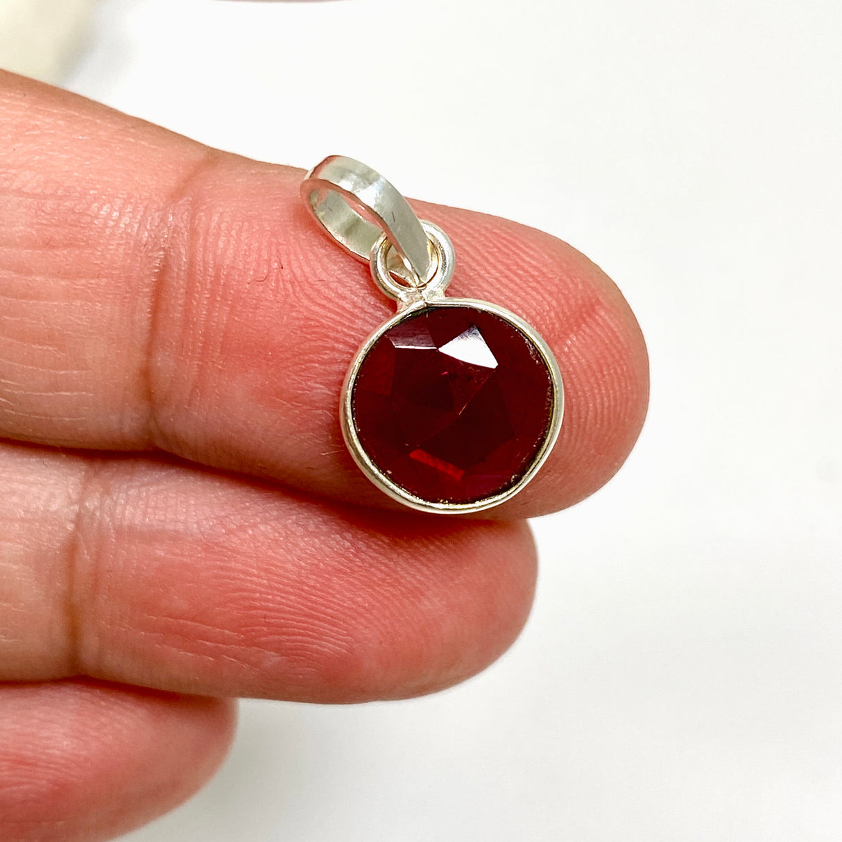 Rhodolite Garnet Round Faceted Pendant PPGJ1154