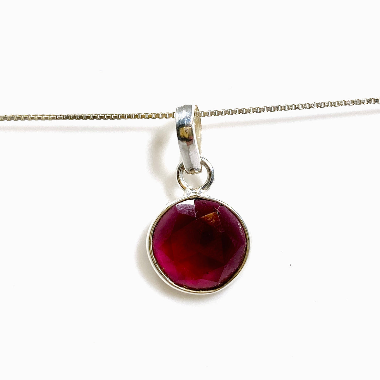 Rhodolite Garnet Round Faceted Pendant PPGJ1154