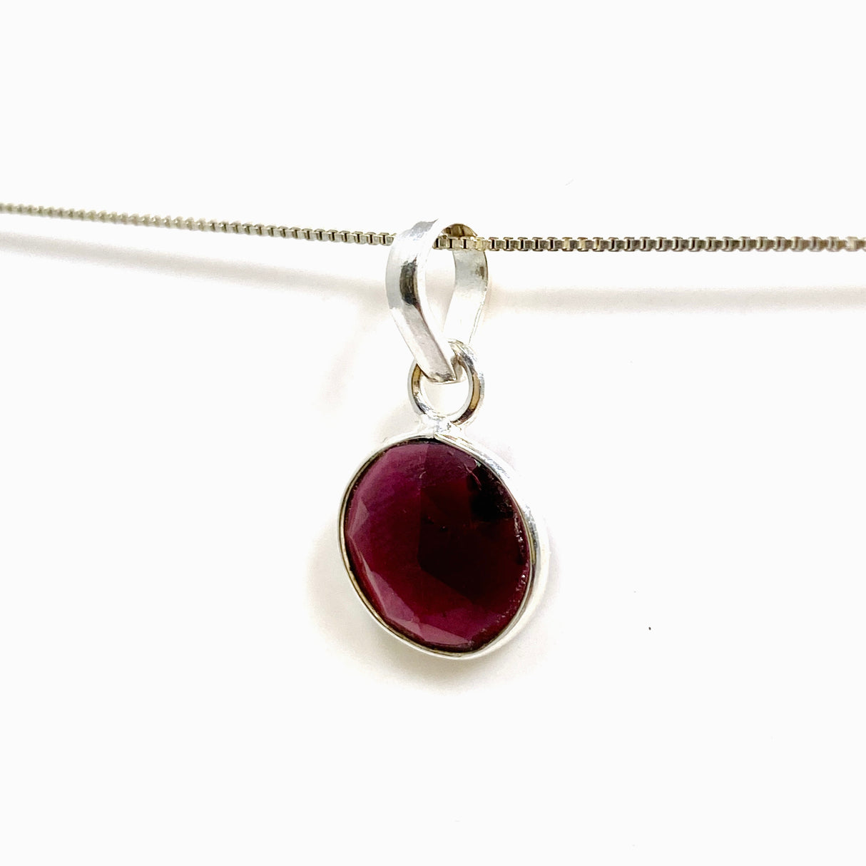 Rhodolite Garnet Round Faceted Pendant PPGJ1154