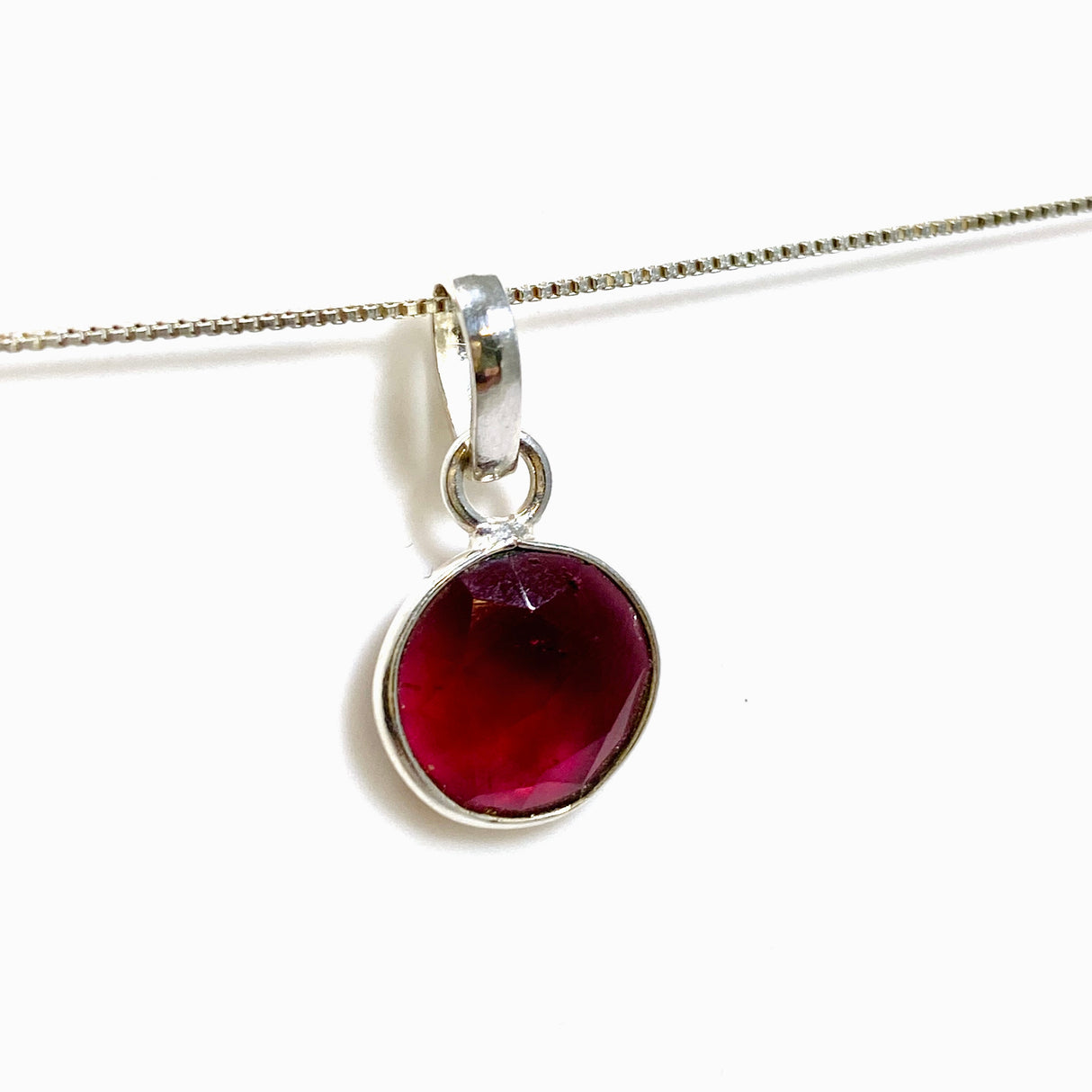 Rhodolite Garnet Round Faceted Pendant PPGJ1154