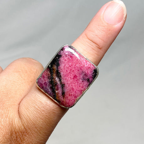 Rhodonite Rectangle Ring in a Hammered Setting Size 10 KRGJ3212 - Nature's Magick