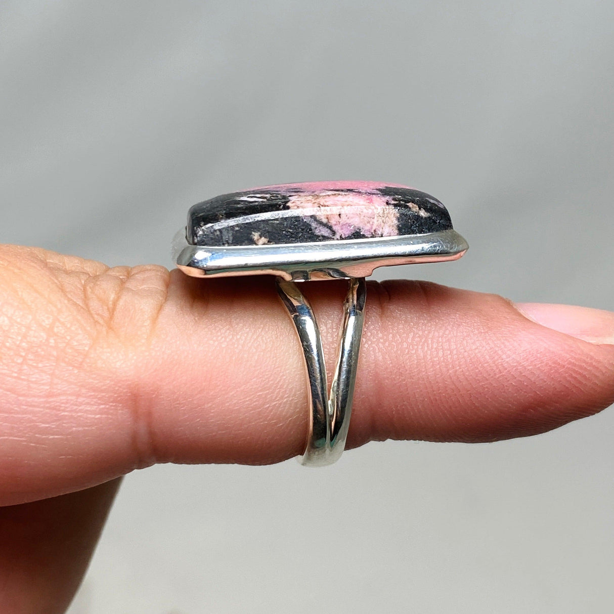 Rhodonite Rectangle Split Band Ring Size 6 KRGJ3211 - Nature's Magick